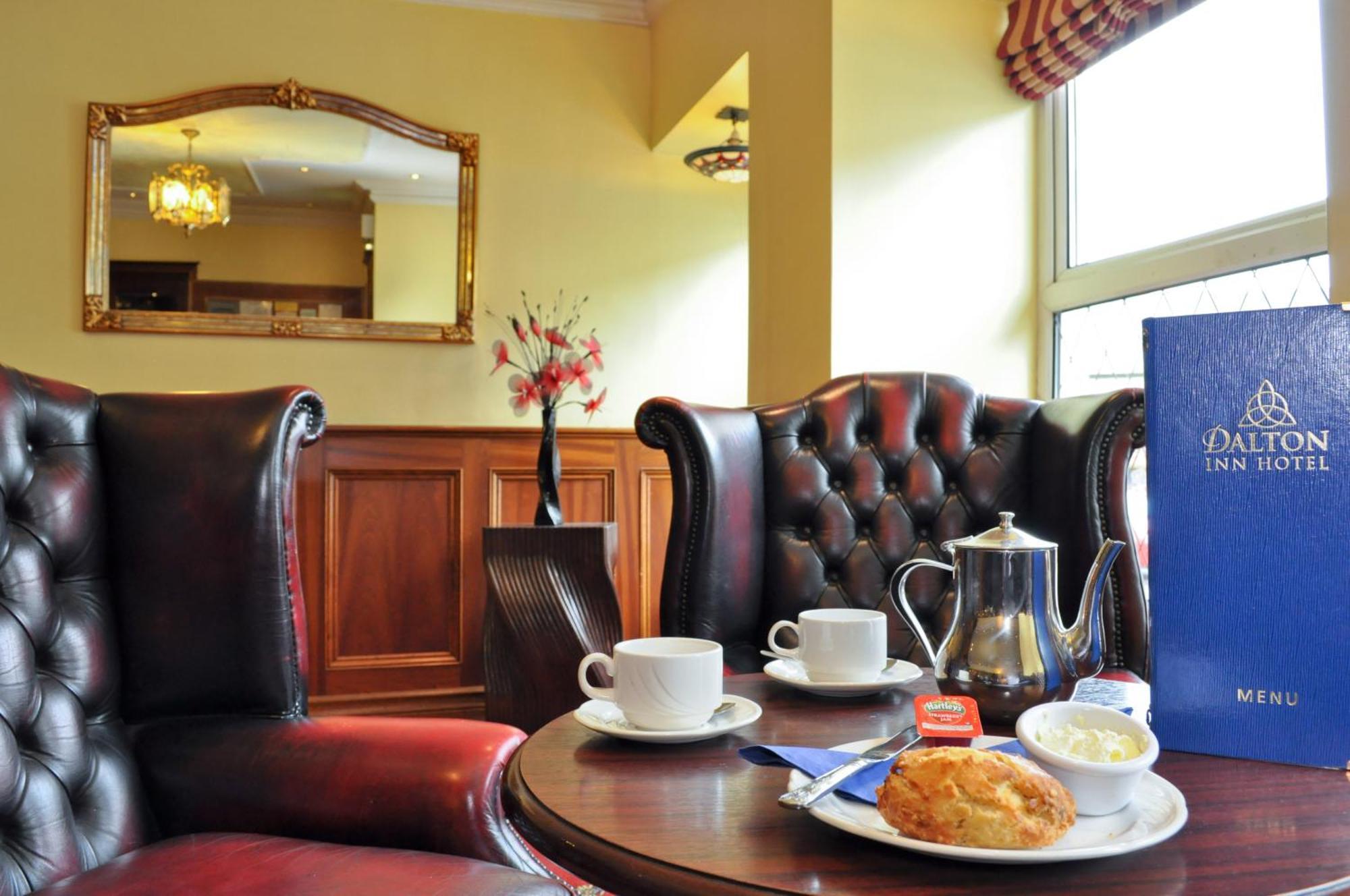 Dalton Inn Hotel Клэрморрис Экстерьер фото