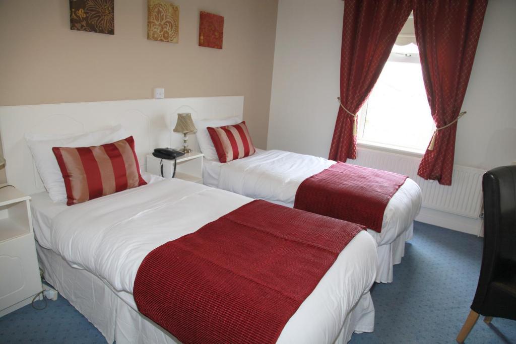 Dalton Inn Hotel Клэрморрис Номер фото