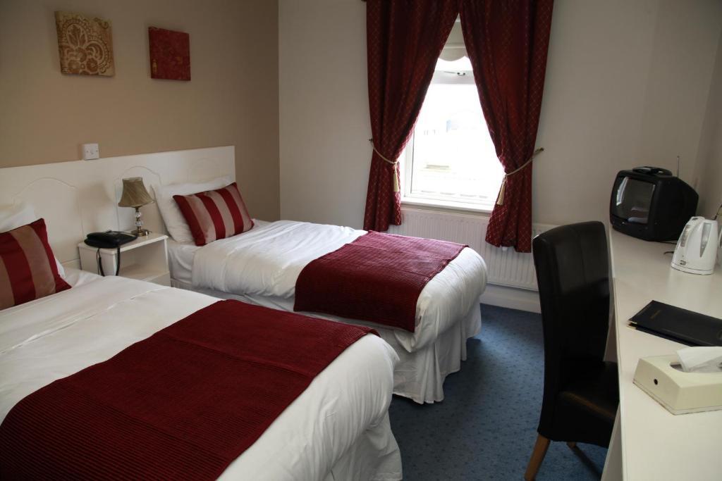 Dalton Inn Hotel Клэрморрис Номер фото